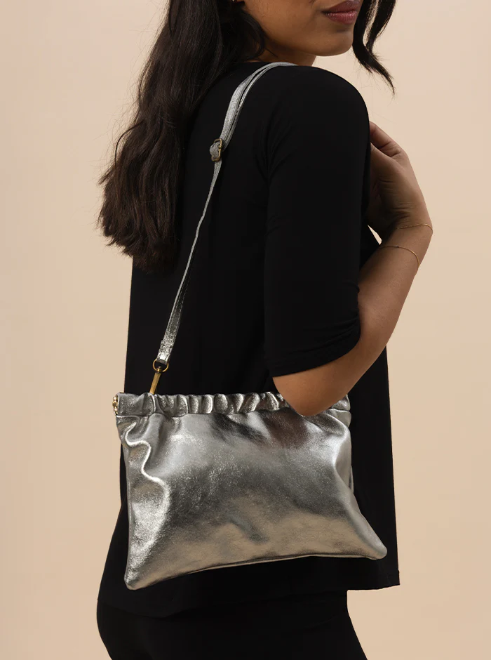 POCHETTE IN PELLE LAMINATA IN 3 COLORI - immagine 3